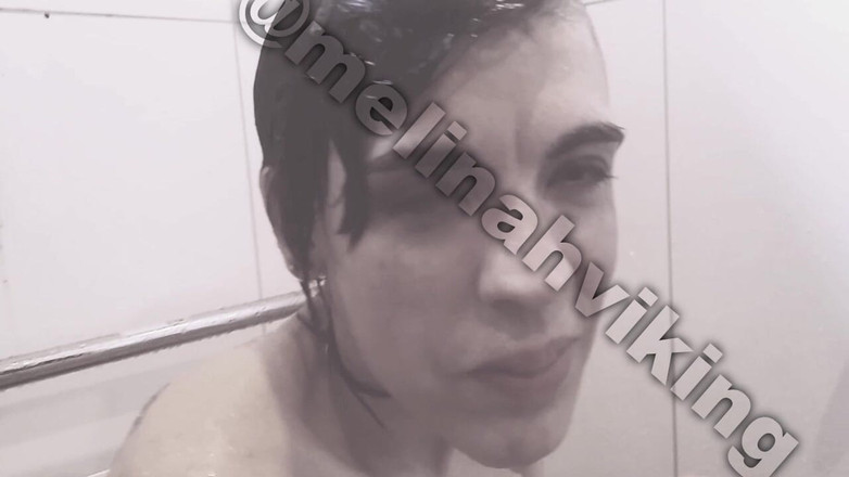 Melinah Viking: Luv mich, wenn sie nass ist