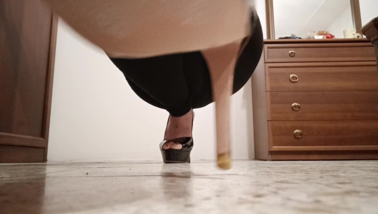 Bergami Melissa: Giantess: I Crush You Filty Worm - (versiune în engleză)