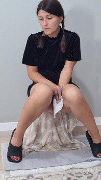 Schoolgirl Pee on the Lesson
