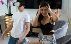 Її тепла пизда краще, ніж будь-яке vr-порно