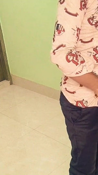 Adik tiri dan saya berkongkek kerana ibu bapa kami tiada di rumah.