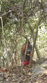 Awek kampung ditemui di dalam hutan