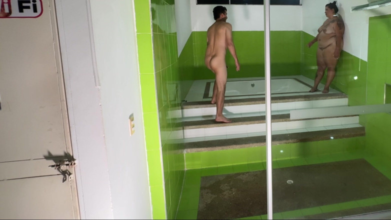 Lexly_16: 私のポッドは私のペニスをしゃぶり、それでシャワーを浴びさせてくれます