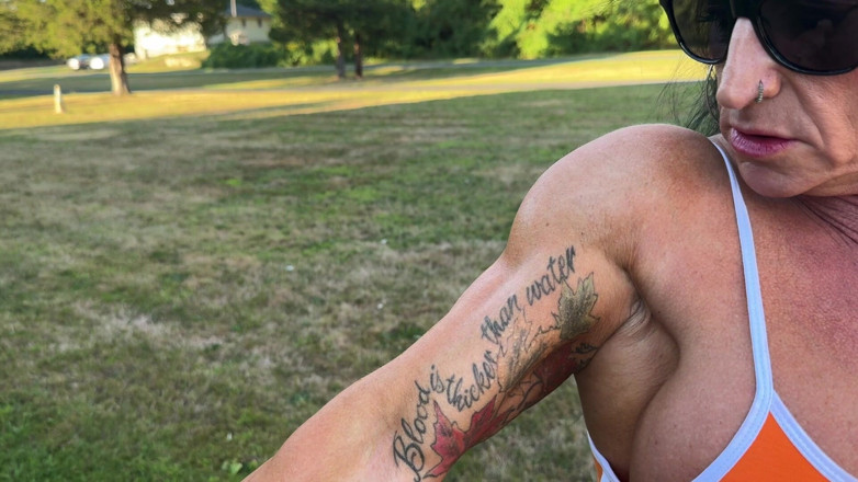 Kandylegsxxx: Muscle MILFs Cum Command JOI