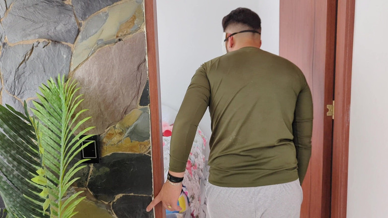 Anotonella-jones: Kiedy kąpię się, przychodzi złodziej i pieprzy mnie ostro pod...