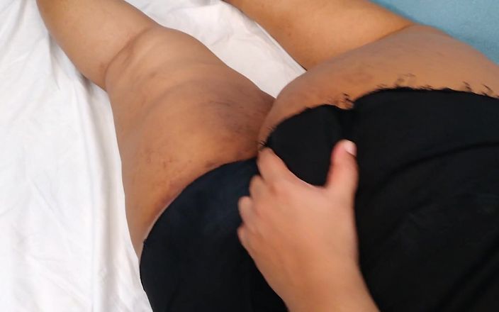 Aria Mia: Hermanastra cachonda engaña a su marido y es follada por...
