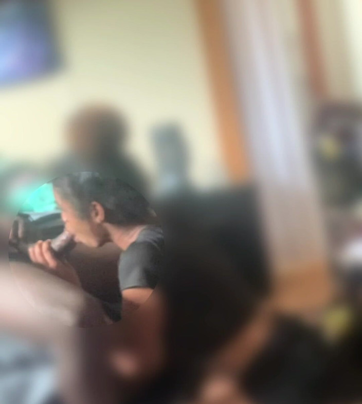 Purge_her: उसकी गर्दन में लंड