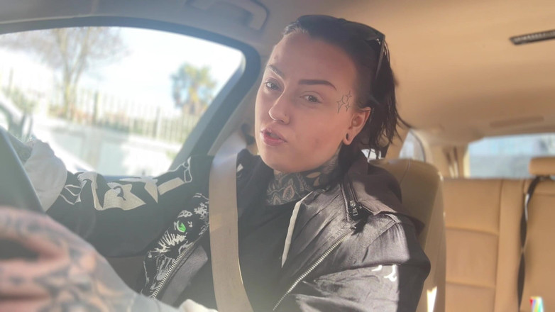 Miss Valentina: Pasy bezpieczeństwa Fetysz Dziwak