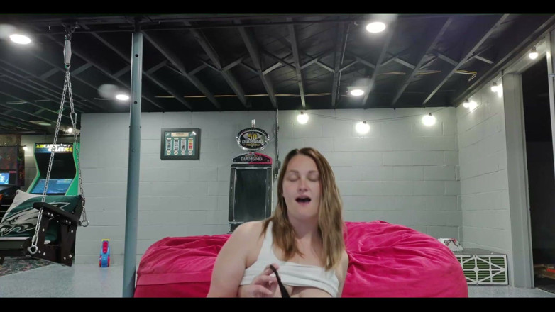 ScarlettRavenXO: Sexy Wife Loves to Make Home Movies