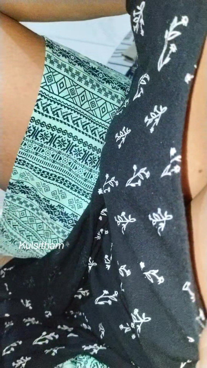 Devika: Abang tiriku suka banget sama memek becekku