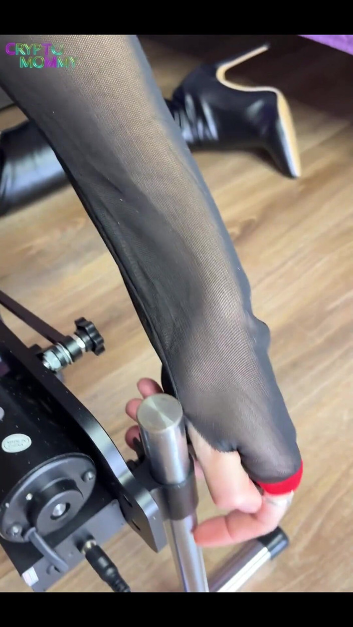 Crypto Mommy: Bb, ich warte im Pool auf dich