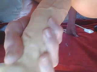 Britanyfoloww: Zblízka dát velké dildo do díry