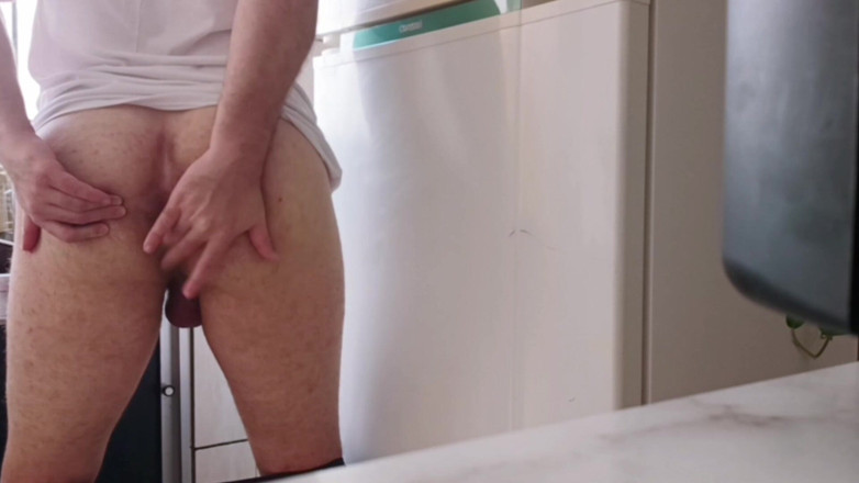 amateurbrazilian: Fiquei Pelado Na Cozinha Esperando O Meu Pai