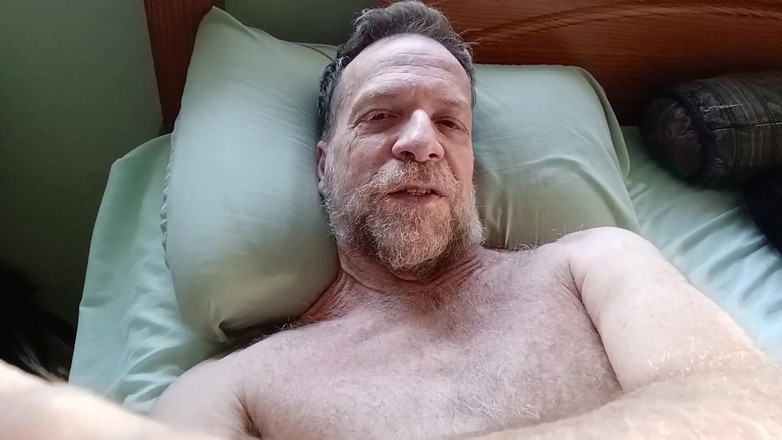 Hairyartist: Ejaculează și suge-mi pula