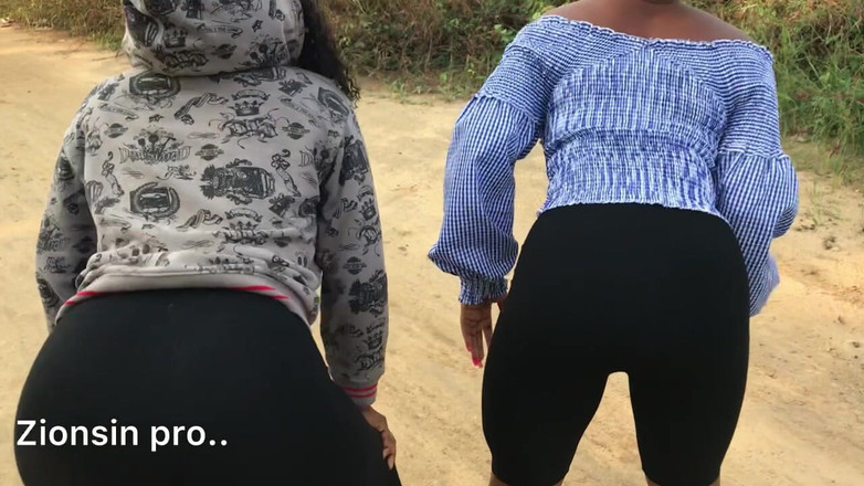 Zion: Africká Lesbická Milenka Si Hraje Venku