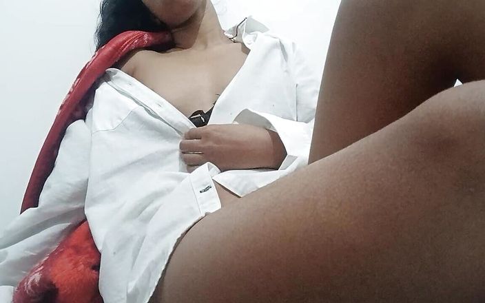 Desi Girl Fun: Fille desi indienne sexy, vidéo 2. Une fille desi s’amuse