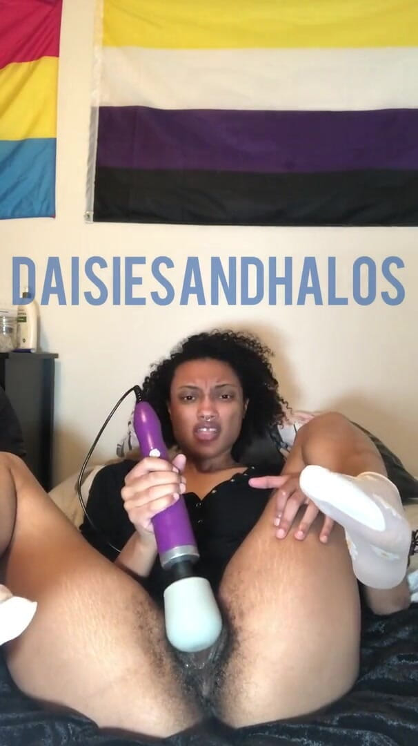 Daisiesandhalos: meri naitgaun men kutte shaili men charamsukh! supar baalon vaali!