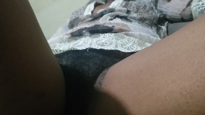 Lovemina: 阴户特写带来诱人的挑逗和亲密的深夜能量，充满了挑衅性的幻想