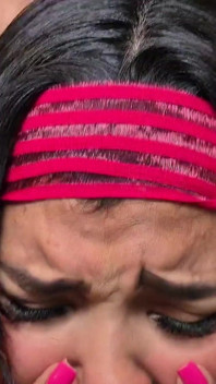 Futând cu o brunetă, o vecină, străină, mi-am băgat toată pula în gură