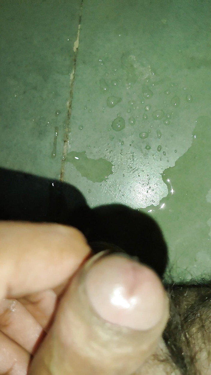 Sexy_boyy: Ejaculare cremoasă cu Red Hershey