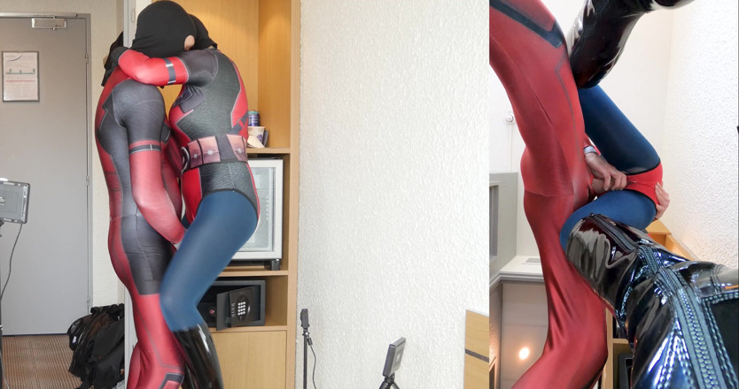 Nylon Xtreme: Nora Fox和蓝色连裤袜尼龙做爱
