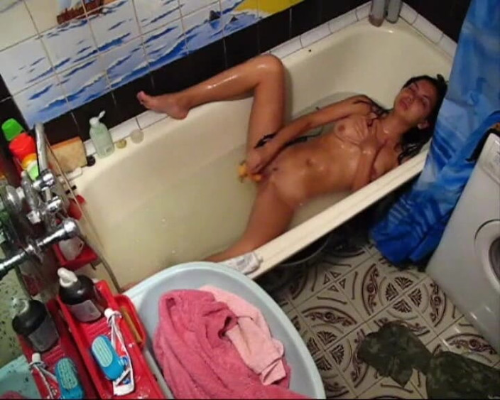 Horny Fuck Bitches: Pozorováno V Koupelně