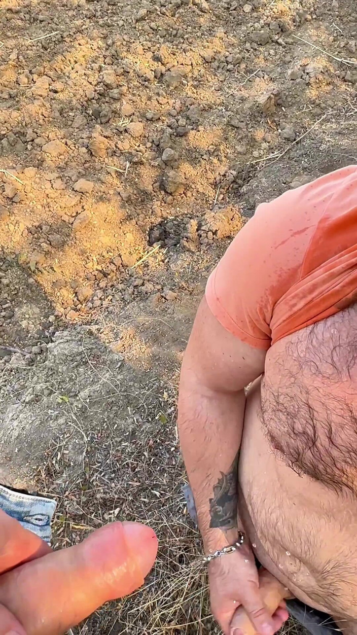 Bear mr: Ho deciso di masturbarmi nel bosco, ma qualcosa non è andato...