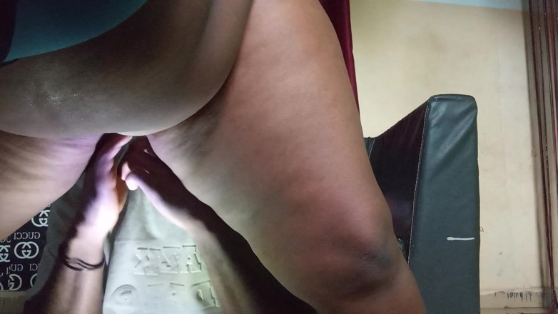 Enyival: Menjilat pepek wanita yang sudah berkahwin