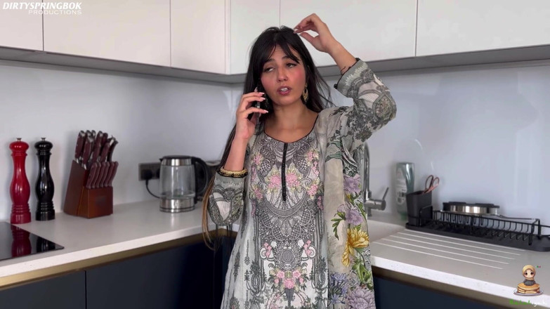 Aaliyah Yasin: 남친의 바람피는 후 여름을 위로하는 Aaliyah
