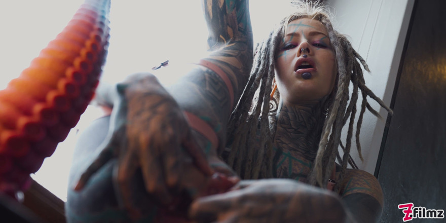 Z-Filmz: Big Squirt From Tattoo Girl in High Heels - Hard Anal...