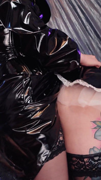 Futai în față alunecos - stăpână lesbiană strictă și servitoare curvă perversă dolofană! Arya Grander și Alice Wubba