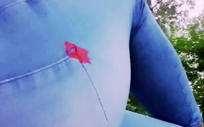 Slutboyben: Ексгібіціоністська порнозірка на відкритому повітрі