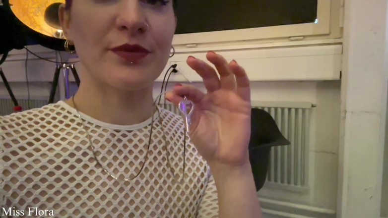 Miss Flora: Kyskhetsträning med njutning av fotdoft