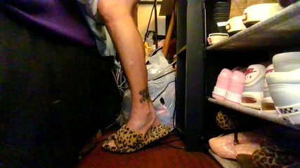 Abby Anna: 蓬松的毛茸茸拖鞋