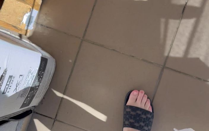 Feet: Stopy w japonkach i chodzenie w klapkach