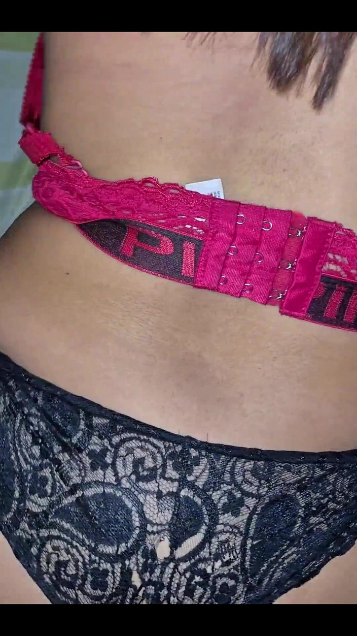 Pikaa6: Arkadaşımın evindeyim; Herkes yan tarafta dururken, ben Keilimar'ı sikiyorum.