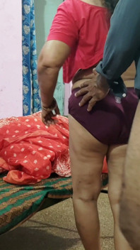 I Took off the Panties of a MILF Who Came to Work at My House and Revealed a Large, Plump Pussy.