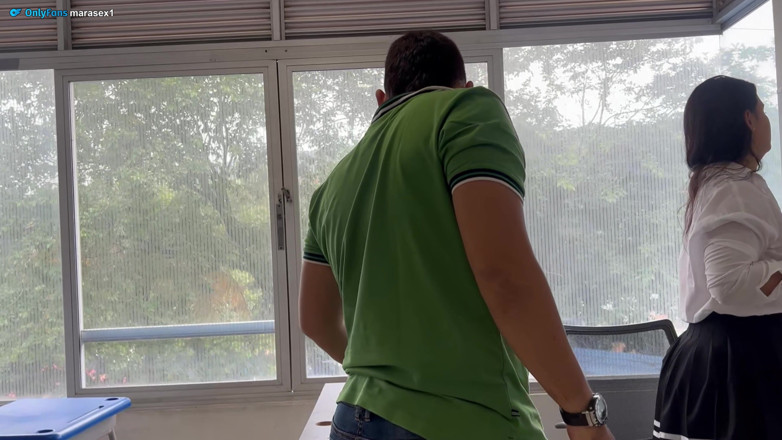 MaRaSexx: Alumno Se Coge a Sumaestra En El Salon! Anecdota? Me...