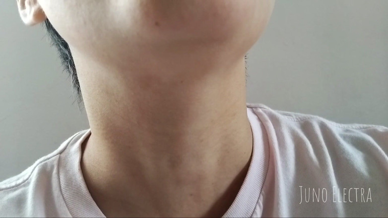 The Antichristrix: Великанесса с красными губами жаждет тебя в видео от первого лица