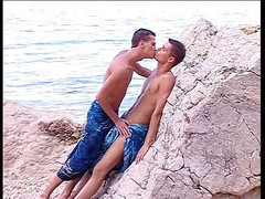 Boy Zone: Возбужденные твинки работают над членом друг друга