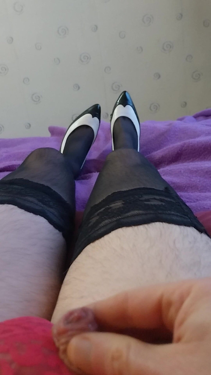 Cindy Belfast: 엉덩이를 꽂은 Tiny-cliity Precums 그리고 Sisygasm