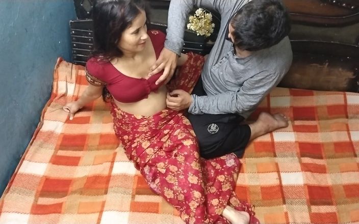 Shabnam Bhabhi: Frumoasă soție indiană desfăcându-și picioarele larg, luând o pulă mare în...