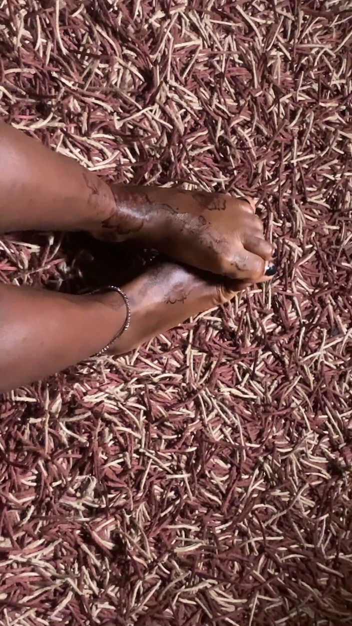 Browngurl234: Gorąca murzynka babe masaż stóp sekcja