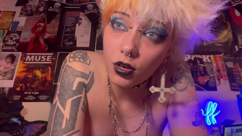 Glitterqueen1999: I Knew You Were Cheating!! GF Cuts Your Dick off...