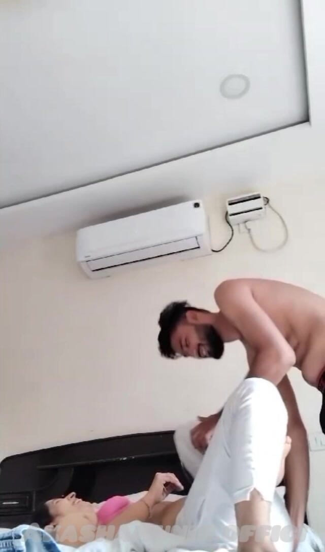 Akashamunir: Hermanastra paquistaní caliente follada duro en la habitación del hotel...