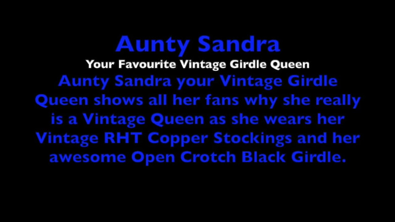 Aunty Sandra vintage girdle queen: Teta Sandra v klasickém vintage prádle. Vgq 70