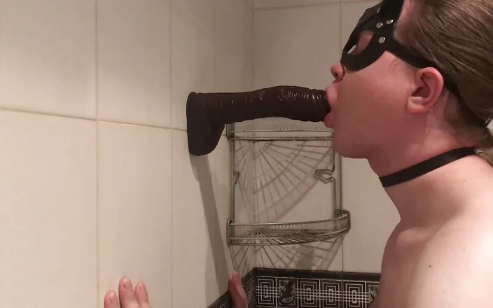 Elise Woods: Amateur sissy dildo blowjob practice