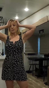 Une belle-mère enseigne le sexe à son beau-fils, Ed