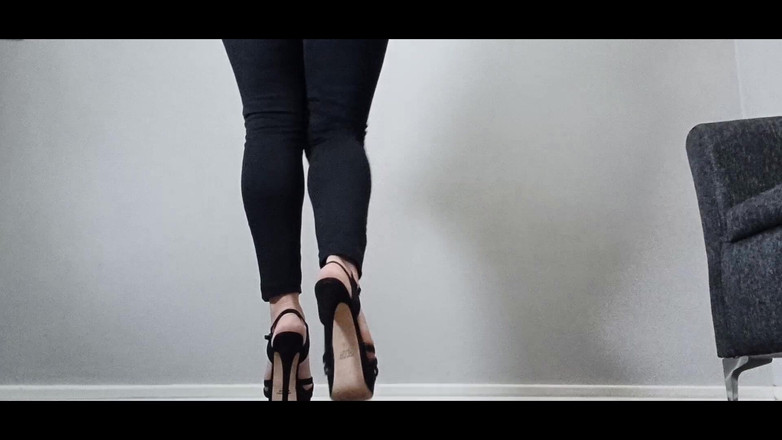 Kinky Lyrical: Deslumbrante Strappy Stilettos and Feet