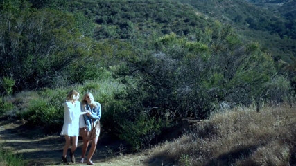 Lesbian Illusion: 森の中でセクシーな温泉レズビアンセックス